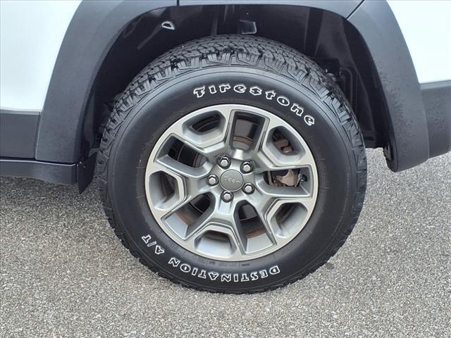 Photo of 2022 Bright White Clearcoat Jeep Cherokee