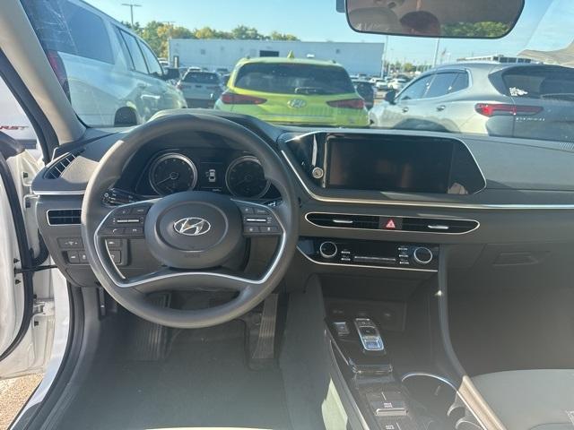 Photo of 2023 White Hyundai SONATA