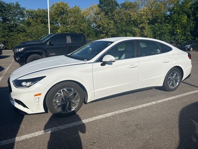 Photo of 2023 White Hyundai SONATA