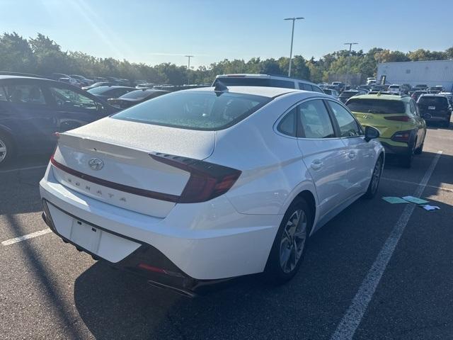 Photo of 2023 White Hyundai SONATA