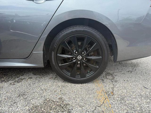 Photo of 2018 Gun Metallic Nissan Sentra