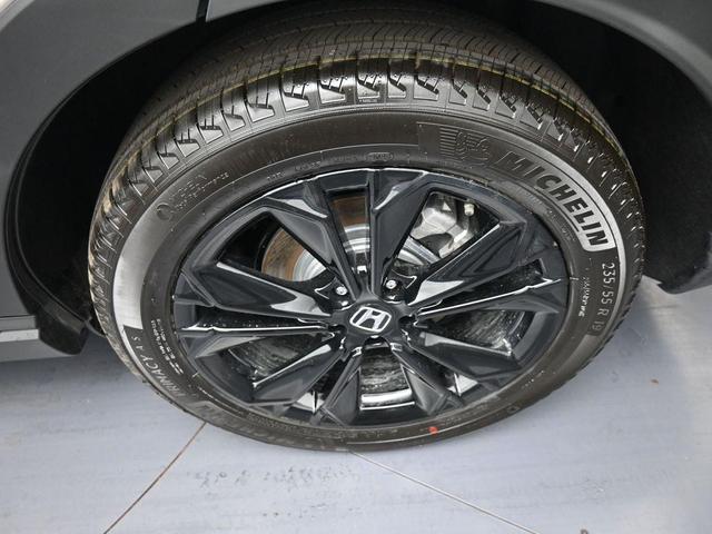 Photo of 2025 Platinum Honda CR-V Hybrid