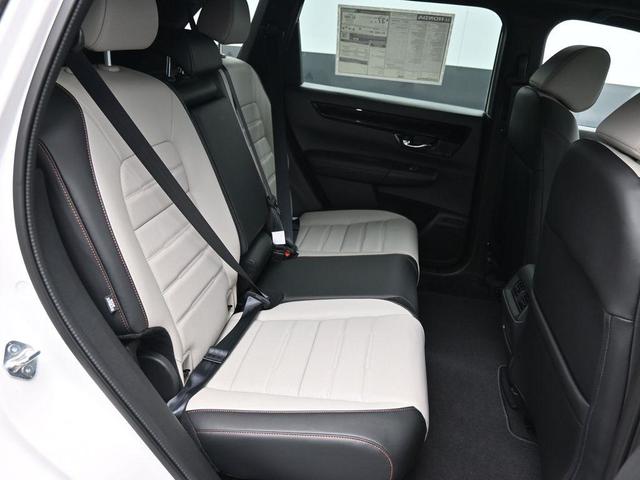 Photo of 2025 Platinum Honda CR-V Hybrid