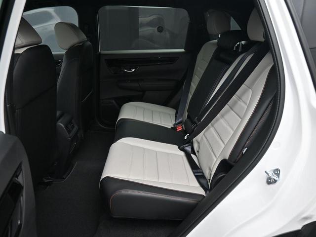 Photo of 2025 Platinum Honda CR-V Hybrid