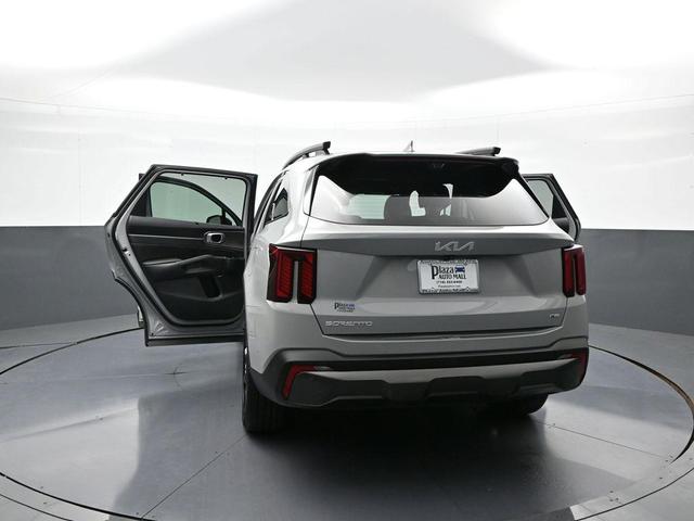 Photo of 2024 Wolf Gray Kia Sorento