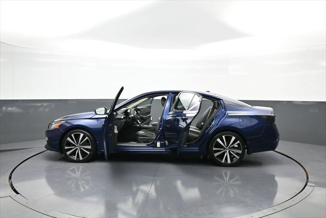 Photo of 2019 Deep Blue Pearl Nissan Altima