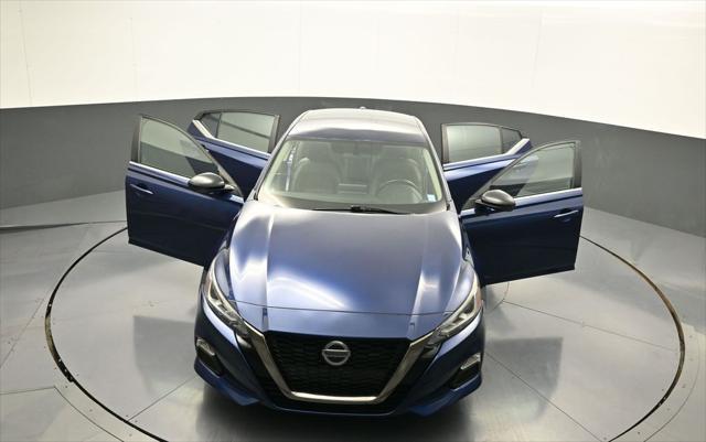 Photo of 2019 Deep Blue Pearl Nissan Altima