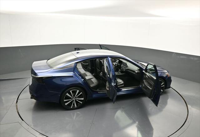 Photo of 2019 Deep Blue Pearl Nissan Altima
