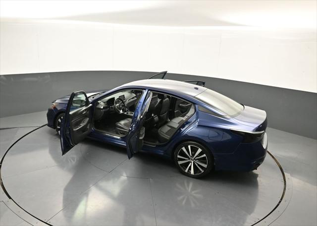 Photo of 2019 Deep Blue Pearl Nissan Altima