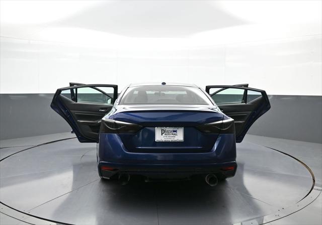 Photo of 2019 Deep Blue Pearl Nissan Altima