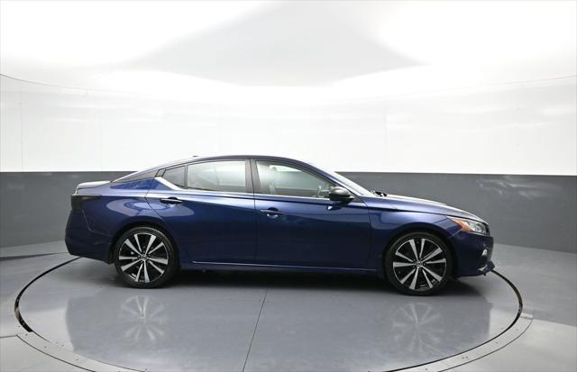 Photo of 2019 Deep Blue Pearl Nissan Altima