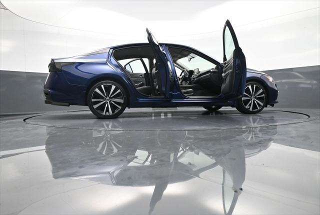Photo of 2019 Deep Blue Pearl Nissan Altima