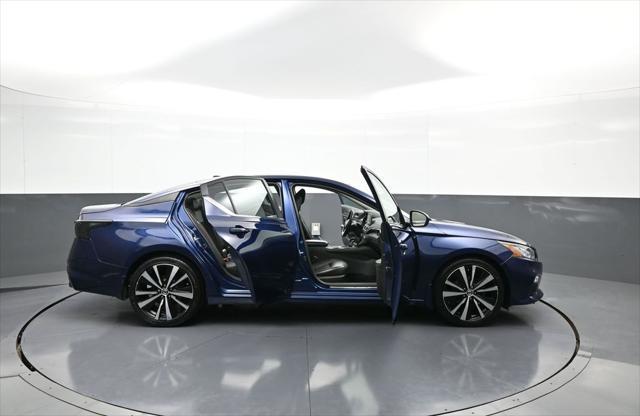 Photo of 2019 Deep Blue Pearl Nissan Altima