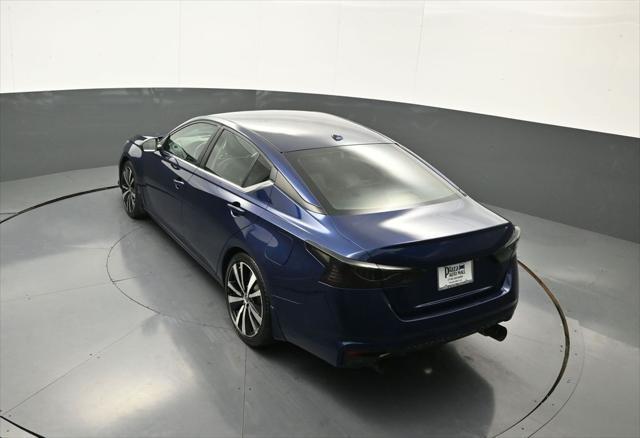 Photo of 2019 Deep Blue Pearl Nissan Altima