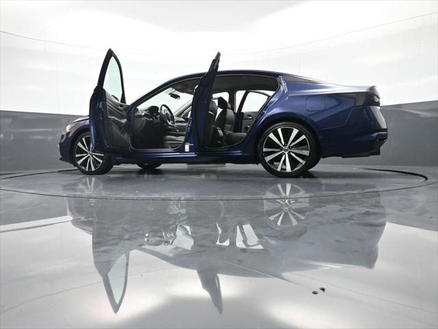 Photo of 2019 Deep Blue Pearl Nissan Altima