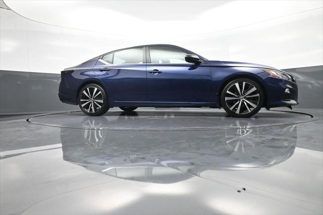 Photo of 2019 Deep Blue Pearl Nissan Altima