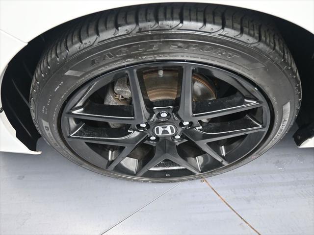Photo of 2022 Platinum White Pearl Honda Civic