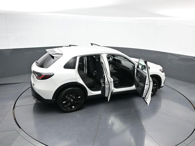 Photo of 2023 Platinum White Pearl Honda HR-V