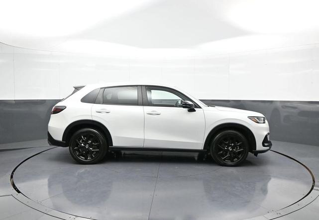 Photo of 2023 Platinum White Pearl Honda HR-V