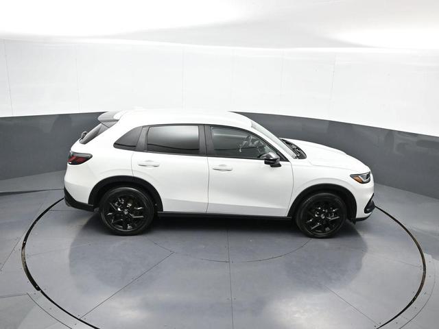 Photo of 2023 Platinum White Pearl Honda HR-V