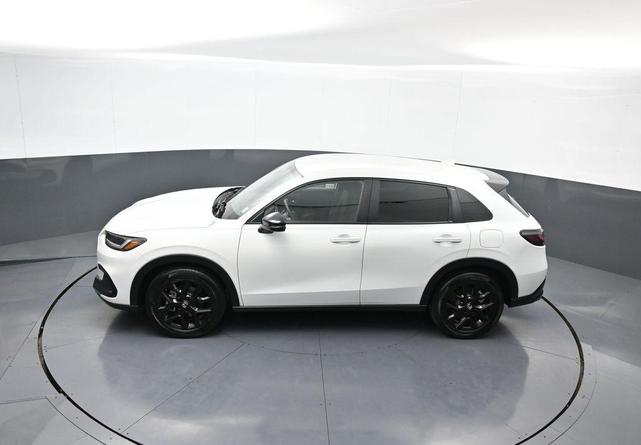 Photo of 2023 Platinum White Pearl Honda HR-V