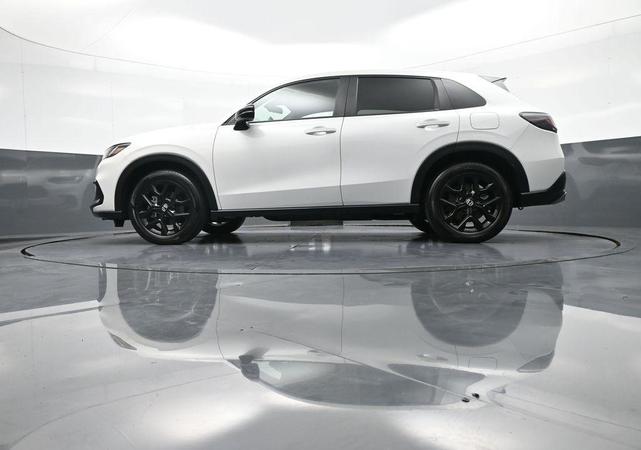 Photo of 2023 Platinum White Pearl Honda HR-V