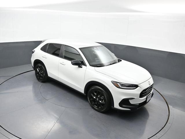 Photo of 2023 Platinum White Pearl Honda HR-V
