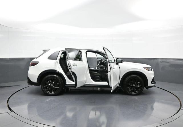 Photo of 2023 Platinum White Pearl Honda HR-V