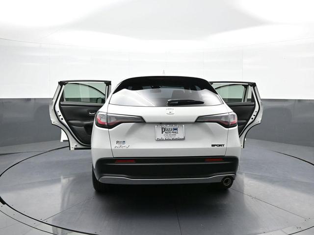 Photo of 2023 Platinum White Pearl Honda HR-V