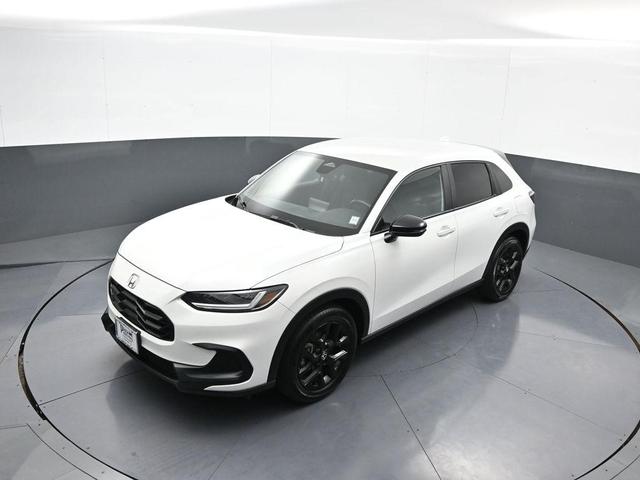 Photo of 2023 Platinum White Pearl Honda HR-V