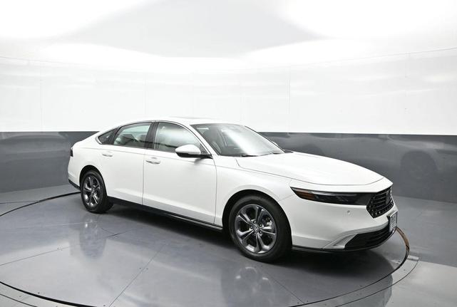 Photo of 2025 Solar Silver Metallic Honda Accord Hybrid