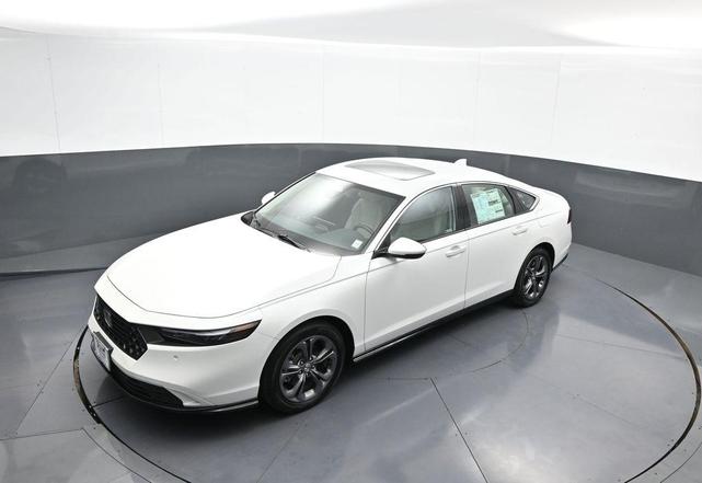 Photo of 2025 Solar Silver Metallic Honda Accord Hybrid