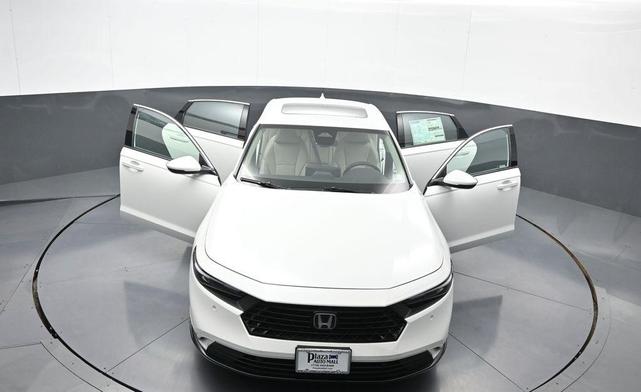 Photo of 2025 Solar Silver Metallic Honda Accord Hybrid