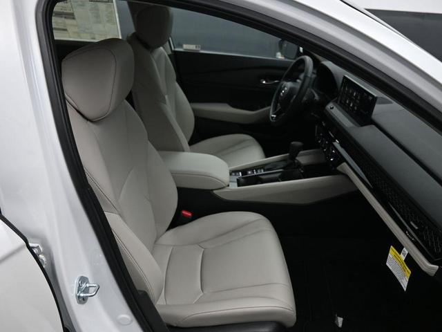 Photo of 2025 Solar Silver Metallic Honda Accord Hybrid