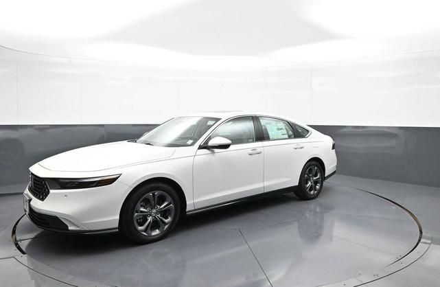 Photo of 2025 Solar Silver Metallic Honda Accord Hybrid
