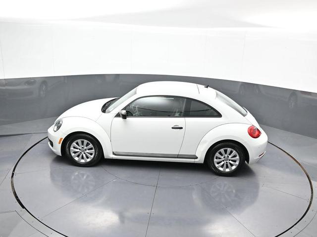 Photo of 2015 Pure White Volkswagen Beetle