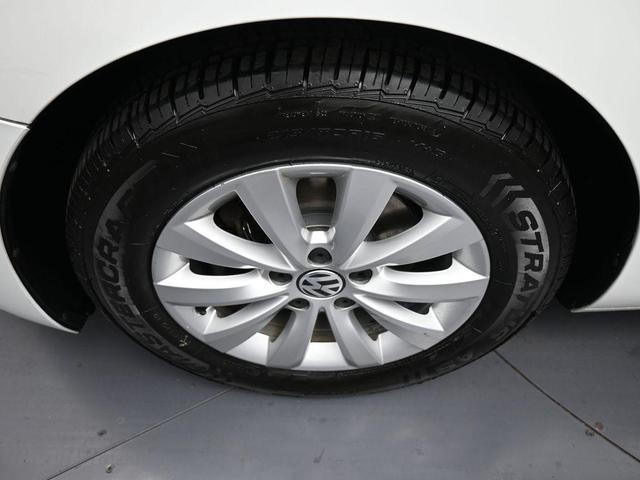 Photo of 2015 Pure White Volkswagen Beetle