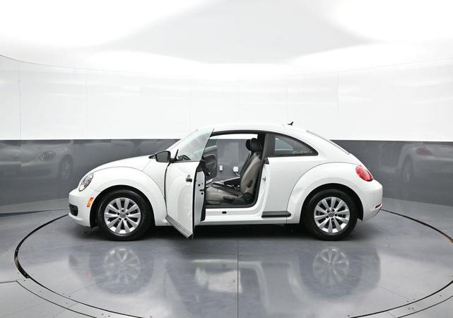 Photo of 2015 Pure White Volkswagen Beetle