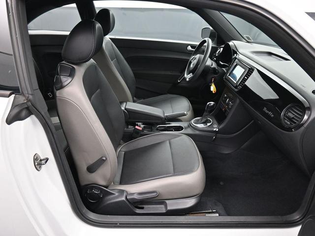 Photo of 2015 Pure White Volkswagen Beetle