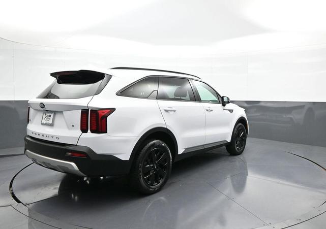 Photo of 2021 Glacial White Pearl Kia Sorento