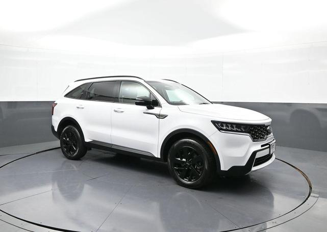 Photo of 2021 Glacial White Pearl Kia Sorento
