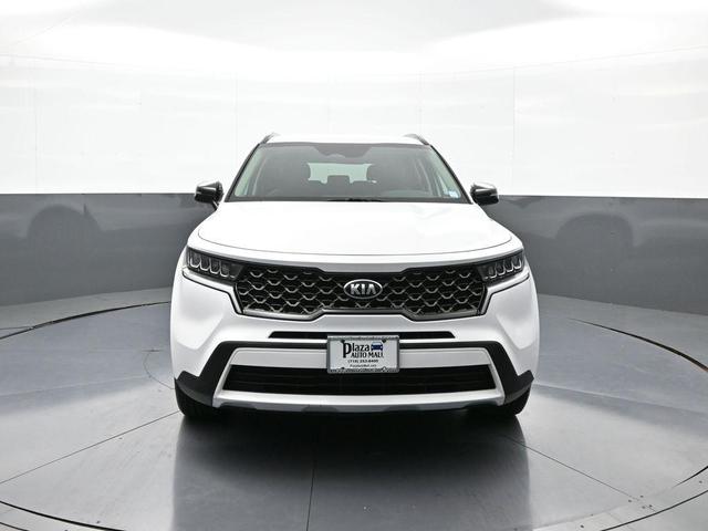 Photo of 2021 Glacial White Pearl Kia Sorento