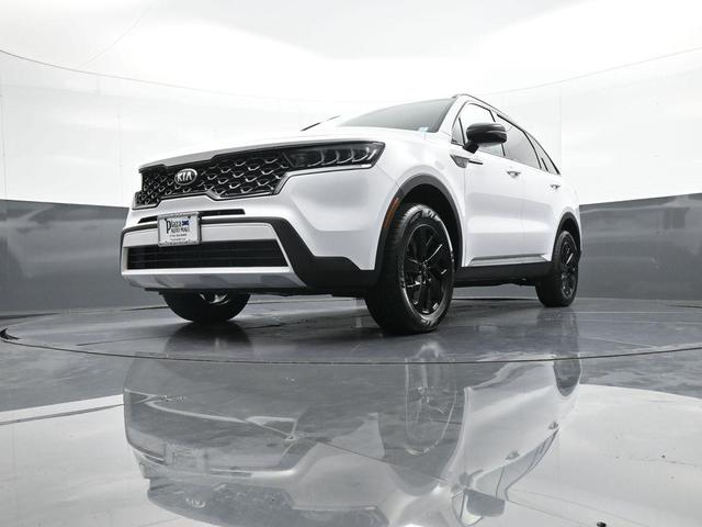 Photo of 2021 Glacial White Pearl Kia Sorento