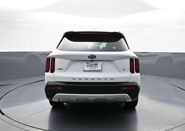 Photo of 2021 Glacial White Pearl Kia Sorento