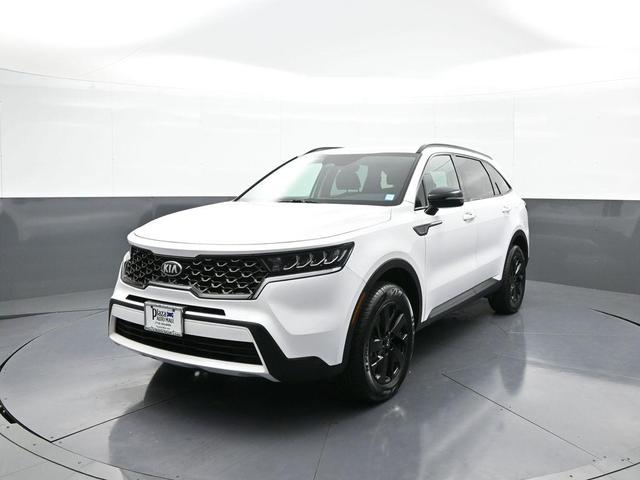 Photo of 2021 Glacial White Pearl Kia Sorento
