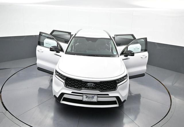 Photo of 2021 Glacial White Pearl Kia Sorento