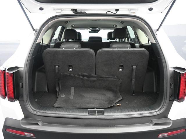 Photo of 2021 Glacial White Pearl Kia Sorento