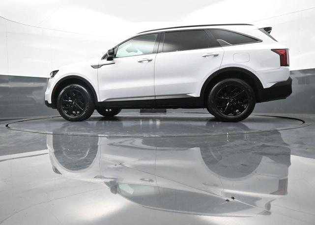 Photo of 2021 Glacial White Pearl Kia Sorento