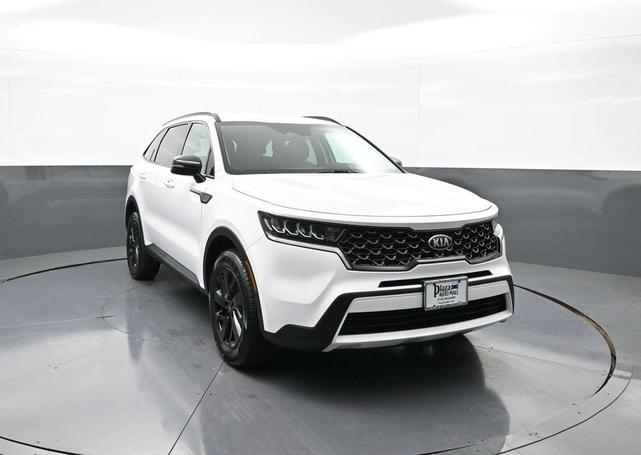 Photo of 2021 Glacial White Pearl Kia Sorento