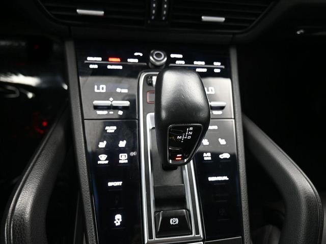 Photo of 2019 Jet Black Metallic Porsche Cayenne